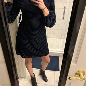 LuLu’s Navy Blue Velvet Ballon Sleeve Dress